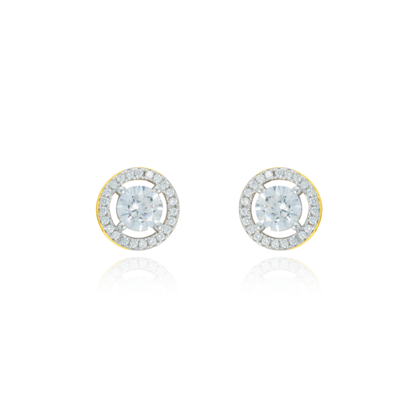 Boucles d'oreilles clous rondes, serties d'un zirconium central et son contour pavé de zirconiums, en Or Jaune et Or Blanc 18 Carats - 750/000   Offrir une boucle d'oreille c'est être sûr que le cadeau plaira.   CARACTERISTIQUES :  Poids en 7mm (gr) : 1.43          Poids en 8mm (gr) : 1.83      Poids en 9mm (gr) : 2.41    Matière : Or 18 Carats - 750/000 20990-20989-20991