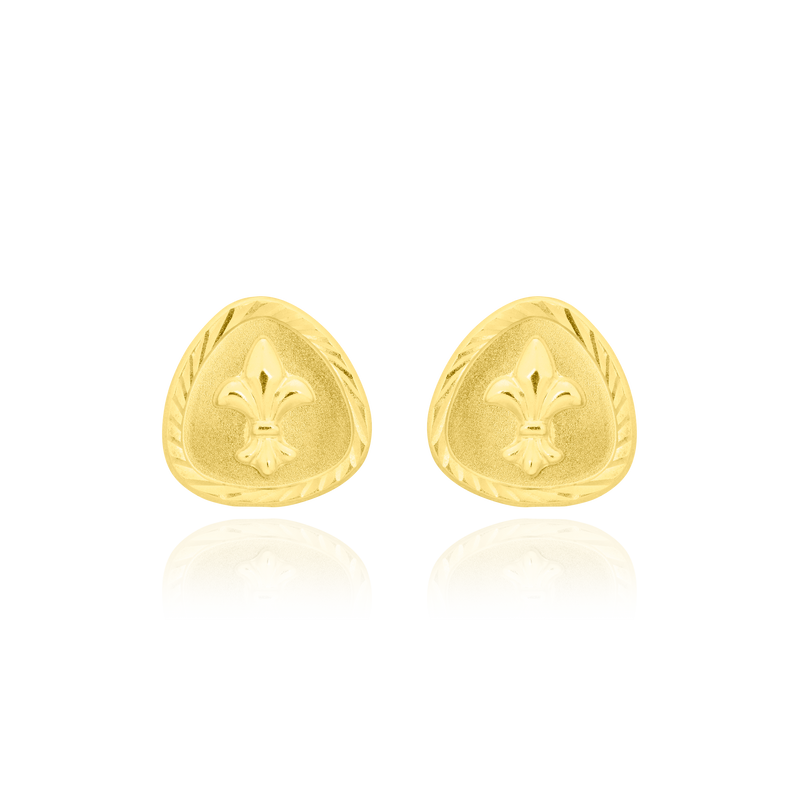 Boucles d'oreilles clous de forme triangulaire, avec un motif Fleur de Lys, en Or Jaune 18 Carats - 750/000.  Offrir une boucle d'oreille c'est être sûr que le cadeau plaira.   CARACTERISTIQUES  Largeur (mm) : 16.8 Poids (gr) : 3.12     Matière : Or 18 Carats - 750/000 18772