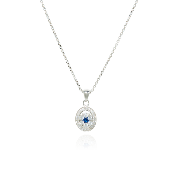 Collier et son pendentif motif ovale Fleur sertie pavé de zirconiums et d'un zirconium bleu au centre monté sur une chaine maille forçat massive en Or Blanc 18 Carats - 750/000.  Symbole d'amitié ou de séduction, chaînes et colliers n'ont qu'un but : sublimer votre cou.    CARACTERISTIQUES :  Longueur (cm) : 45.00 Largeur motif (mm) : 9.45 Poids (gr) : 3.87 Matière : Or 18 Carats - 750/000 18875-18807