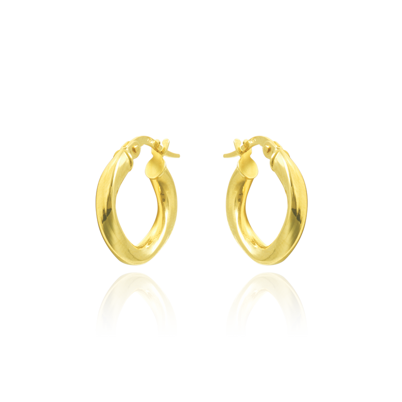 Boucles d'oreilles créoles torsadées en Or Jaune, 18 Carats - 750/000.  Les créoles, véritables accessoires de mode intemporels, ajoutent une touche d'élégance à n'importe quelle tenue.   CARACTERISTIQUES :  Diamètre (cm) : 1.50 Epaisseur (mm) : 2.70 Poids (gr) : 1.74     Matière : Or 18 Carats - 750/000 19273