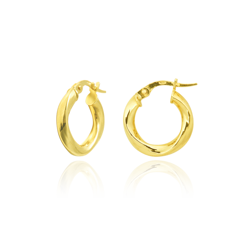 Boucles d'oreilles créoles torsadées en Or Jaune, 18 Carats - 750/000.  Les créoles, véritables accessoires de mode intemporels, ajoutent une touche d'élégance à n'importe quelle tenue.   CARACTERISTIQUES :  Diamètre (cm) : 1.50 Epaisseur (mm) : 2.70 Poids (gr) : 1.74     Matière : Or 18 Carats - 750/000 19273