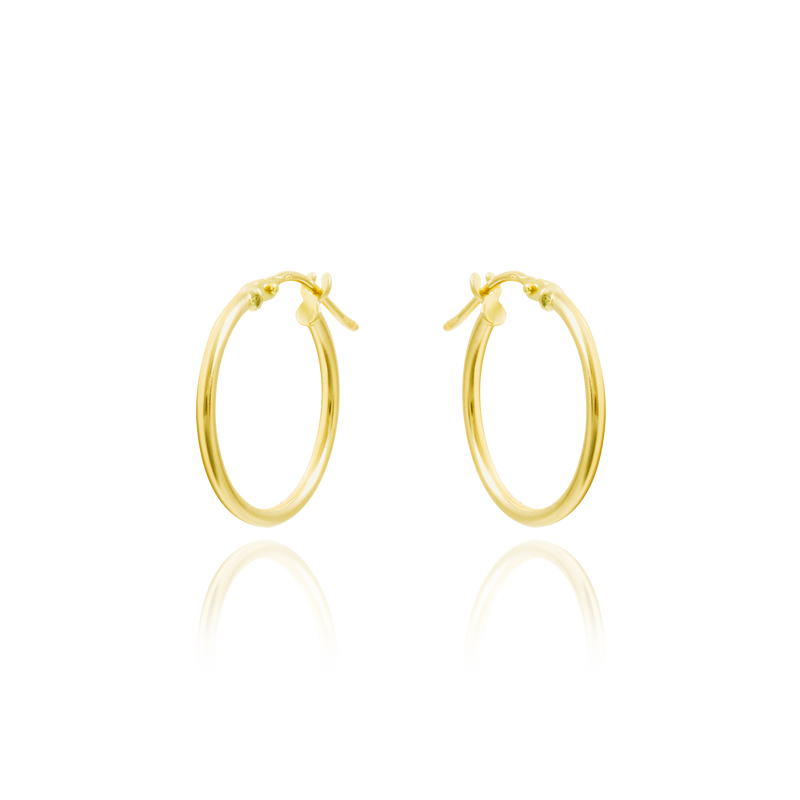 Boucles d'oreilles créoles lisses en Or Jaune, 18 Carats - 750/000.  Les créoles, véritables accessoires de mode intemporelles, ajoutent une touche d'élégance à n'importe quelle tenue.    CARACTERISTIQUES :  Epaisseur (mm) : 1.50 Poids en 1cm (gr) : 0.76     Poids en 2cm (gr) : 1.00 Matière : Or 18 Carats - 750/000 19624-19621