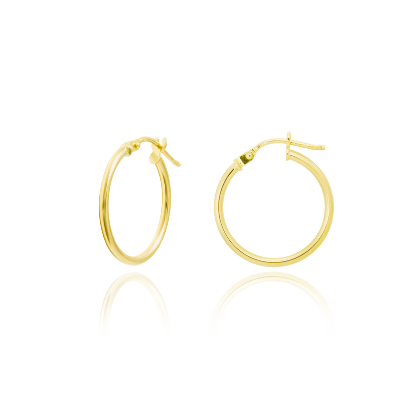 Boucles d'oreilles créoles lisses en Or Jaune, 18 Carats - 750/000.  Les créoles, véritables accessoires de mode intemporelles, ajoutent une touche d'élégance à n'importe quelle tenue.    CARACTERISTIQUES :  Epaisseur (mm) : 1.50 Poids en 1cm (gr) : 0.76     Poids en 2cm (gr) : 1.00 Matière : Or 18 Carats - 750/000 19624-19621