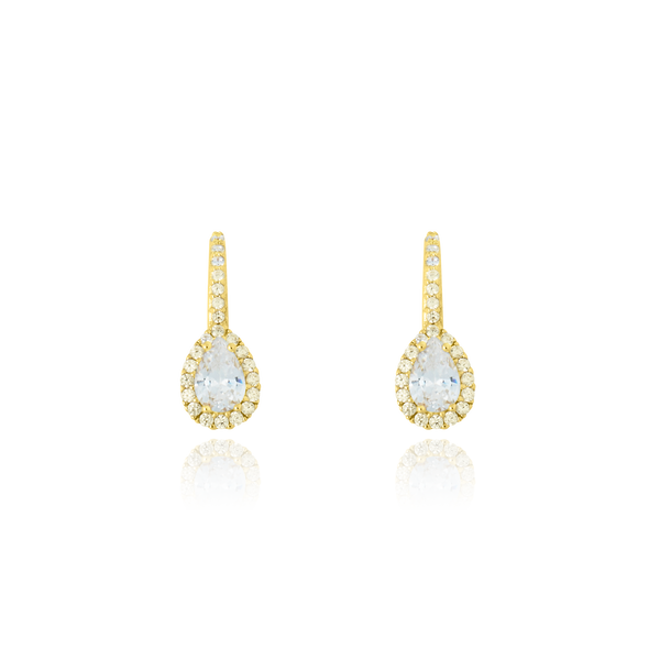 Boucles d'oreilles dormeuses en forme de goutte serties de zirconiums, en Or Jaune 18 Carats - 750/000.  Simples à arborer, les dormeuses sauront vous sublimer de jour comme de nuit.   CARACTERISTIQUES :  Longueur (mm) : 14 Poids (gr) : 2.30  Matière : Or 18 Carats - 750/000 19634