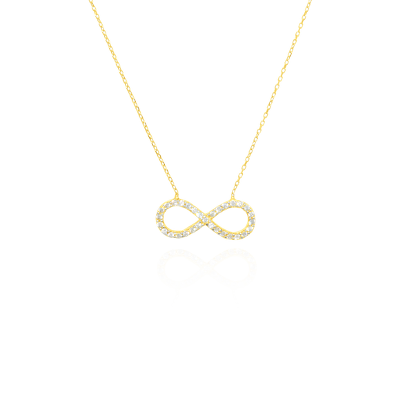 Collier orné d’un motif en forme d’infini serti de zirconiums, monté sur une chaine forçat massive, en Or Jaune 18 Carats - 750/000.   Symbole d'amitié ou de séduction, chaînes et colliers n'ont qu'un but : sublimer votre cou.    CARACTERISTIQUES :  Longueur (cm) : 45.00 Largeur du motif (cm) : 2.00 Poids (gr) : 2.15 Matière : Or 18 Carats - 750/000 19663