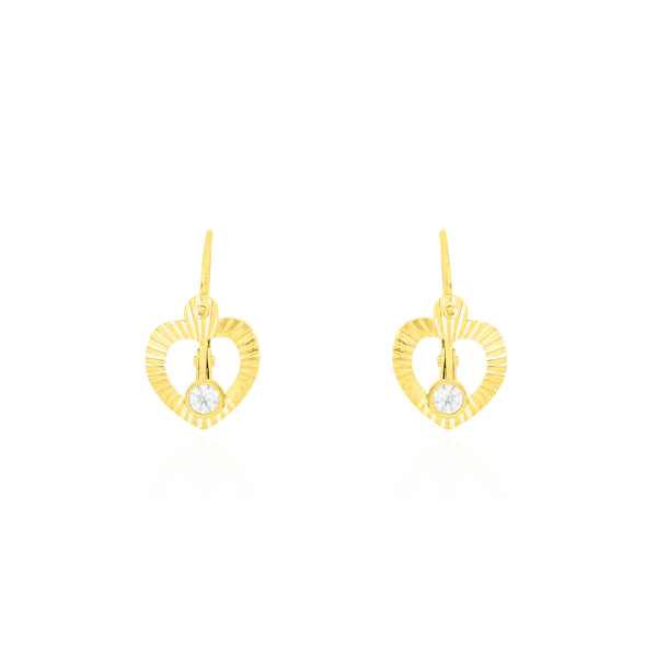 Boucles d'oreilles dormeuses serties d'un zirconium lové dans un cœur strié, en Or Jaune 18 Carats - 750/000.  Simples à arborer, les dormeuses sauront vous sublimer de jour comme de nuit.   CARACTERISTIQUES :  Largeur (mm) : 7.50 Poids (gr) : 0.70      Matière : Or 18 Carats - 750/000 19829