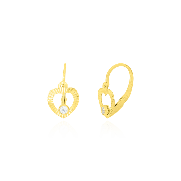 Boucles d'oreilles dormeuses serties d'un zirconium lové dans un cœur strié, en Or Jaune 18 Carats - 750/000.  Simples à arborer, les dormeuses sauront vous sublimer de jour comme de nuit.   CARACTERISTIQUES :  Largeur (mm) : 7.50 Poids (gr) : 0.70      Matière : Or 18 Carats - 750/000 19829