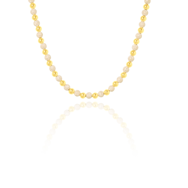 Collier Grain d'Or lisse et diamanté, enfilé sur une chaîne forçat massive, en Or Jaune 18 Carats - 750/000.  Symbole d'amitié ou de séduction, chaînes et colliers n'ont qu'un but : sublimer votre cou.    CARACTERISTIQUES :  Longueur (cm) : 45.00         Diamètre Grain (mm) : 5.00 Poids (gr) : 8.99 Matière : Or 18 Carats - 750/000 20002