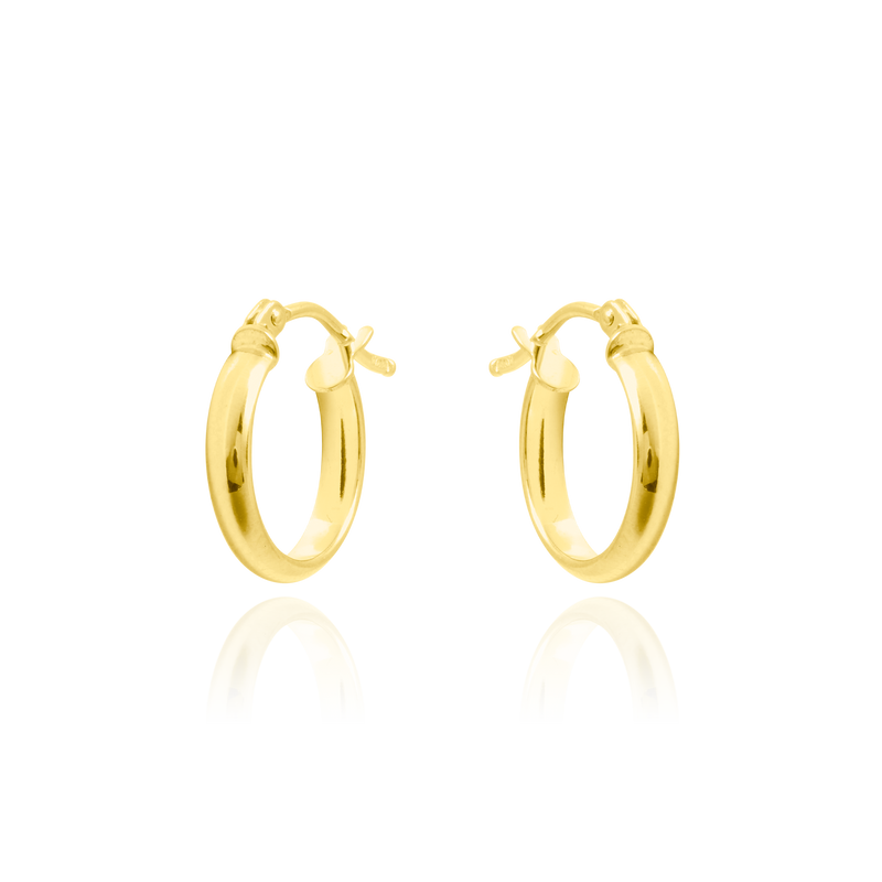 Boucles d'oreilles créoles lisses demi ronde en Or Jaune, 18 Carats - 750/000.  Les créoles, véritables accessoires de mode intemporels, ajoutent une touche d'élégance à n'importe quelle tenue.   CARACTERISTIQUES :  Diamètre (cm) : 1.30 Epaisseur (mm) : 2.50 Poids (gr) : 0.94     Matière : Or 18 Carats - 750/000 20020