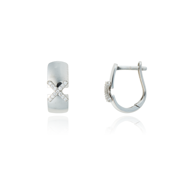 Boucles d'oreilles dormeuses , pavées de zirconiums en forme de croix, en Or Blanc 18 Carats - 750/000.   Simples à arborer, les dormeuses sauront vous sublimer de jour comme de nuit.   CARACTERISTIQUES :  Hauteur x largeur (mm) : 15.7 x 6.25 Poids (gr) : 3.47     Matière : Or 18 Carats - 750/000. 20028