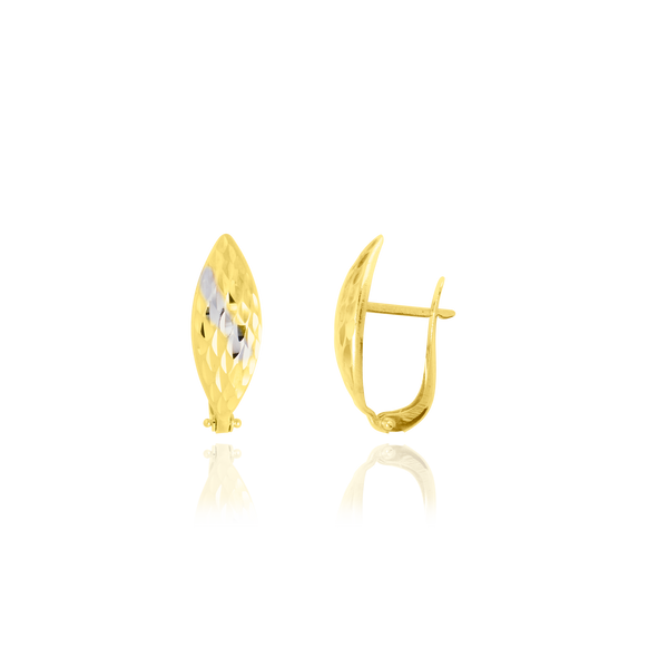 Boucles d'oreilles dormeuses diamantées, en forme de feuille, en Or Jaune et Or Blanc, 18 Carats - 750/000.   Simples à arborer, les dormeuses sauront vous sublimer de jour comme de nuit.  CARACTERISTIQUES :  Hauteur x largeur (mm) : 19.68 x 7.56 Poids (gr) : 2.21    Matière : Or 18 Carats - 750/000. 20052