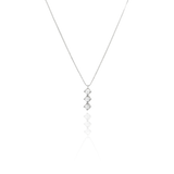 Collier orné de son pendentif serti de 3 diamants, monté sur une chaine forçat massive, en Or Blanc 18 Carats - 750/000.  Symbole d'amitié ou de séduction, chaînes et colliers n'ont qu'un but : sublimer votre cou.   CARACTERISTIQUES :   Longueur (cm) : 45.00 Largeur motif (mm) : 13.50    Nombre de diamants : 3    Carats des pierres (ct) : 0.27  Poids (gr) : 2.88 Matière : Or 18 Carats - 750/000 20092