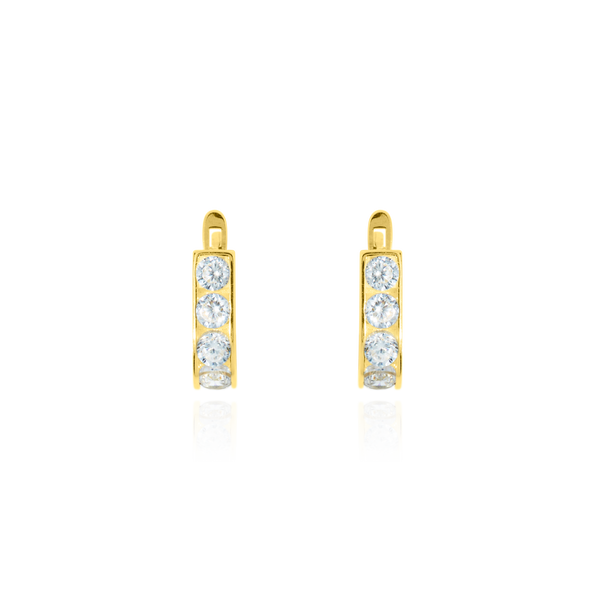 Boucles d'oreilles dormeuses serties d’une rangée de zirconiums, en Or Jaune 18 Carats - 750/000.   Simples à arborer, les dormeuses sauront vous sublimer de jour comme de nuit.   CARACTERISTIQUES :  Hauteur (mm) : 11.00 Poids (gr) : 1.16    Matière : Or 18 Carats - 750/000 20252