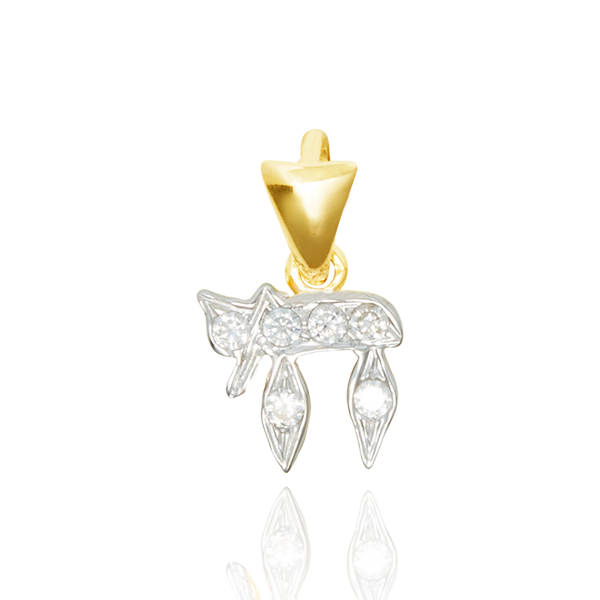 Pendentif en forme de Haï serti de zirconiums en Or Jaune et Or Blanc 18 Carats - 750/000.   CARACTERISTIQUES :  Dimensions H x l (mm) : 8.7 x 9.7  Poids (gr) : 1.13  Matière : Or 18 Carats - 750/000 20293 