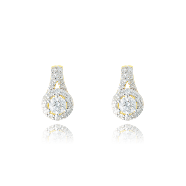 Boucles d'oreilles clous en forme de goutte, serties de diamants, en Or Jaune 18 Carats- 750/000.  Offrir une boucle d'oreille c'est être sûr que le cadeau plaira.   CARACTERISTIQUES :  Poids (gr) : 3.57 Nombre de diamant : 42 Carats : 0.67 Matière : Or 18 Carats - 750/000 20310