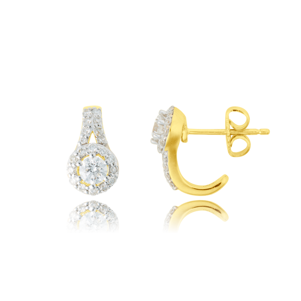 Boucles d'oreilles clous en forme de goutte, serties de diamants, en Or Jaune 18 Carats- 750/000.  Offrir une boucle d'oreille c'est être sûr que le cadeau plaira.   CARACTERISTIQUES :  Poids (gr) : 3.57 Nombre de diamant : 42 Carats : 0.67 Matière : Or 18 Carats - 750/000 20310