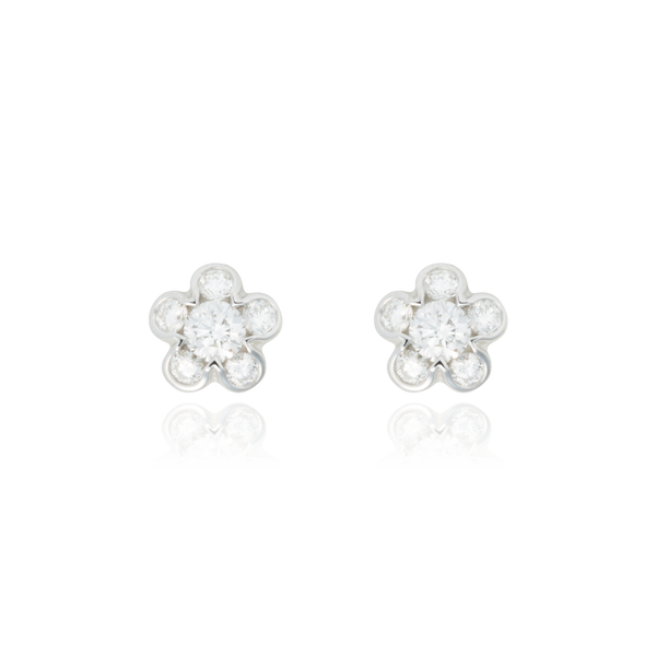 Boucles d'oreilles clous en forme de fleur, serties de diamants, en Or Jaune et Or Blanc 18 Carats- 750/000.  Offrir une boucle d'oreille c'est être sûr que le cadeau plaira.   CARACTERISTIQUES :  Poids (gr) : 1.62 Nombre de diamant : 12 Carats : 0.33 Matière : Or 18 Carats - 750/000 20312