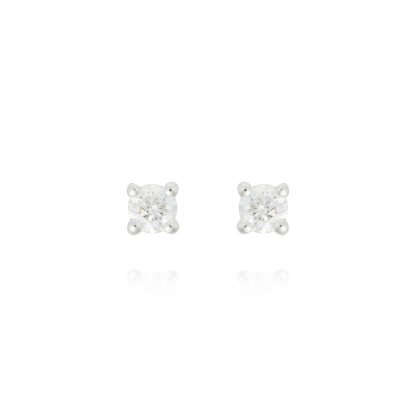 Boucles d'oreilles clous serties de diamants, en Or Blanc 18 Carats - 750/000.  Offrir une boucle d'oreille c'est être sûr que le cadeau plaira.   CARACTERISTIQUES :  Poids (gr) : 1.62 Nombre de diamant : 2 Carats : 0.40 Matière : Or 18 Carats - 750/000 20317