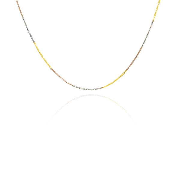 Laissez-vous charmer par cette chaine maille épi massive en Or Jaune, Or Blanc et Or Rose 18 Carats - 750/000.  Symbole d'amitié ou de séduction, chaînes et colliers n'ont qu'un but: sublimer votre cou.    CARACTERISTIQUES :  Epaisseur (mm) : 1.00 Poids chaine 45 cm (gr) : 2.11 Poids chaine 50 cm (gr) : 2.30 Poids chaine 60 cm (gr) : 2.70 Matière : Or 18 Carats - 750/000 397-395-396