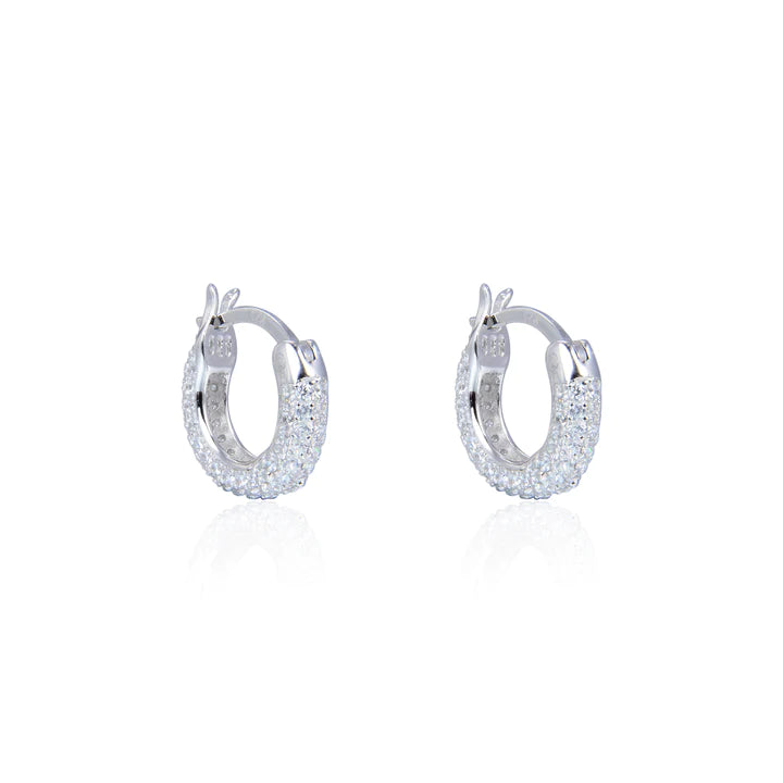 Boucles d'oreilles créoles, rhodiées, rosées ou dorées, serties de zirconiums, en Argent - 925/000.  Les créoles, véritables accessoires de mode intemporels, ajoutent une touche d'élégance à n'importe quelle tenue.   CARACTERISTIQUES :  Poids (gr) : 2.30 Matière : Argent - 925/000  19071