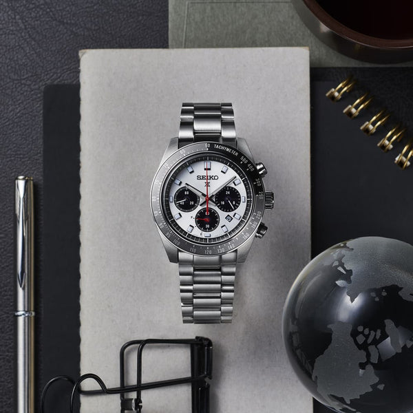 Réf  : SSC813P1  Le nouveau modèle SSC813P1 intègre la collection Prospex Speedtimer. Un chronographe solaire animé par le calibre V192. La finition sablée du cadran de couleur blanche, garantit un haut niveau de lisibilité, caractéristique essentielle des montres Prospex.  CARACTERISTIQUES  Calibre : V192 Boîtier : Matière Acier inoxydable Lunette : Matière revêtement titane carboné Verre : Matière Saphir Étanchéité : 10 ATM Garantie : 2 ans constructeur ( internationale)