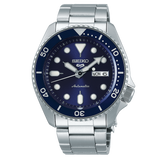 Réf : SRPD51K1  Exprimez votre style sportif avec cette montre automatique Seiko 5 Sports. Le cadran, bleu, tout comme la lunette, accueille un guichet jour date à 3h ainsi que le tout nouveau logo Seiko 5 à 12h. Ce garde-temps est animé par un mouvement automatique que vous pourrez admirez à travers le fond de boîte vissé et transparent.  CARACTERISTIQUES :   Calibre : 4R36 Index/Aiguilles :  Spécificité Lumibrite Boîtier/Lunette : Matière Acier inoxydable Étanchéité10 bar Garantie : 2 ans mécanisme