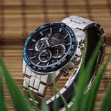 Réf : SSB345P1  Cette montre à quartz de la collection Seiko SPORT est pleine de fonctionnalités. En effet, son cadran bleu profond accueille les trois compteurs propres aux chronographes et est entouré d'une lunette tachymètre. Ce modèle entièrement en acier inoxydable est également très solide avec son verre Hardlex.  CARACTERISTIQUES : ﻿  Calibre8T63 Aiguilles/Boîtier : Matière Acier inoxydable Lunette Matière Acier inoxydable Étanchéité10 bar Garantie : 2 ans constructeur (internationale)