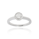 Solitaire, serti de diamants ronds, en Or Blanc 18 Carats - 750/000   CARACTERISTIQUES :   Largeur du corps (mm) : 1.80 Largeur motif (mm) : 7.40 Poids (gr) : 4.01 Nombre de diamants : 16  -  Carats : 0.080 Nombre de diamants (au centre) : 4    -  Carats : 0.230 Matière : Or 18 Carats - 750/000 18323 