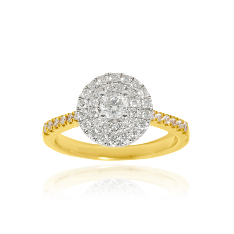 Solitaire, serti de diamants ronds, en Or Blanc et Or Jaune 18 Carats - 750/000   CARACTERISTIQUES :   Largeur du corps (mm) : 2.22 Largeur motif (mm) : 11.00 Poids (gr) : 4.64 Nombre de diamants: 42  -  Carats: 0.534     Diamant central : 1 - Carats : 0.260 Matière : Or 18 Carats - 750/000 18325