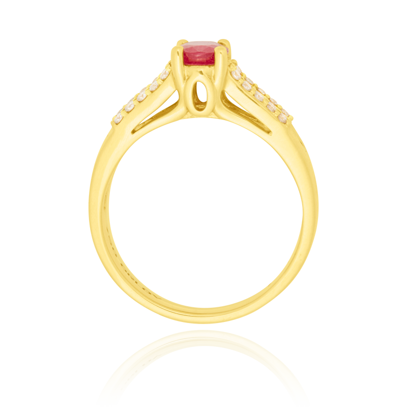 Solitaire, serti d'un rubis central ovale, de rubis ronds et de diamants ronds, en Or Jaune 18 Carats- 750/000   CARACTERISTIQUES :   Largeur du corps (mm) : 3.20 Motif (h x L) mm : 7.10 x 5.25  Poids (gr) : 5.71 Nombre de Rubis (au centre) : 1  -  Carats : 1 Nombre de diamants : 20  -  Carats : 0.200 Nombre de rubis : 8  -  Carats : 0.312 Matière : Or 18 Carats - 750/000 19361