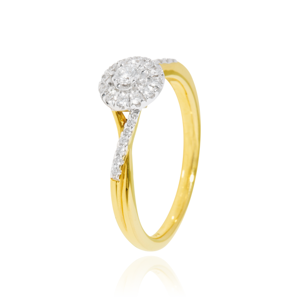 Solitaire, serti de diamants ronds, en Or Jaune et Or Blanc 18 Carats - 750/000   CARACTERISTIQUES :   Largeur du corps (mm) : 2.00 Largeur motif (mm) : 7.30 Poids (gr) : 3.87 Nombre de diamants: 25      Carats : 0.268 Matière : Or 18 Carats - 750/000 19396 -20750