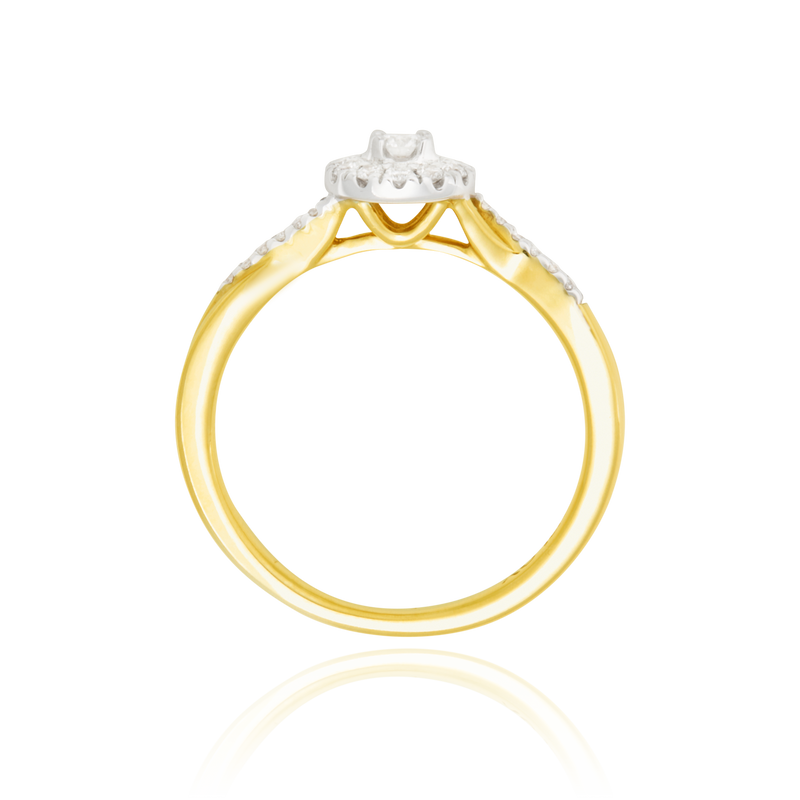 Solitaire, serti de diamants ronds, en Or Jaune et Or Blanc 18 Carats - 750/000   CARACTERISTIQUES :   Largeur du corps (mm) : 2.00 Largeur motif (mm) : 7.30 Poids (gr) : 3.87 Nombre de diamants: 25      Carats : 0.268 Matière : Or 18 Carats - 750/000 19396 -20750