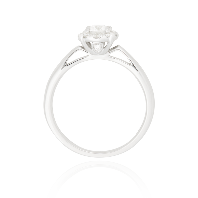 Solitaire serti de diamants, en Or Blanc 18 Carats- 750/000   CARACTERISTIQUES :   Largeur du corps (mm) : 2.00 Largeur motif (mm) : 7.70 Poids (gr) : 3.74 Nombre de diamants : 13     Carats : 0.53 Matière : Or 18 Carats - 755/000 19402 