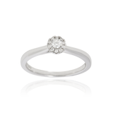 Solitaire, serti de diamants ronds, en Or Blanc 18 Carats- 750/000   CARACTERISTIQUES :   Largeur du corps (mm) : 2.20 Largeur motif (mm) : 5.70 Poids (gr) : 3.46 Nombre de diamant (au centre) : 1  -  Carats : 0.10 Nombre de diamants : 10 -  Carats : 0.06 Matière : Or 18 Carats - 755/000 19407