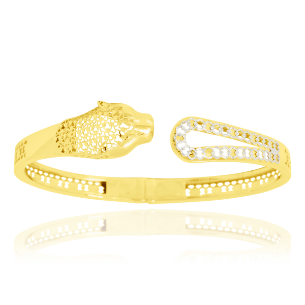 Jonc monté d’une panthère et motif filigrane, en Or Jaune et Or Blanc 18 Carats - 750/000.  Qu'il soit classique ou fantaisiste, le bracelet saura sans conteste faire plaisir.  CARACTERISTIQUES :  Diamètre jonc (cm) : 6.00 Poids (gr) : 10.79 Matière : Or 18 Carats - 750/000 20095 