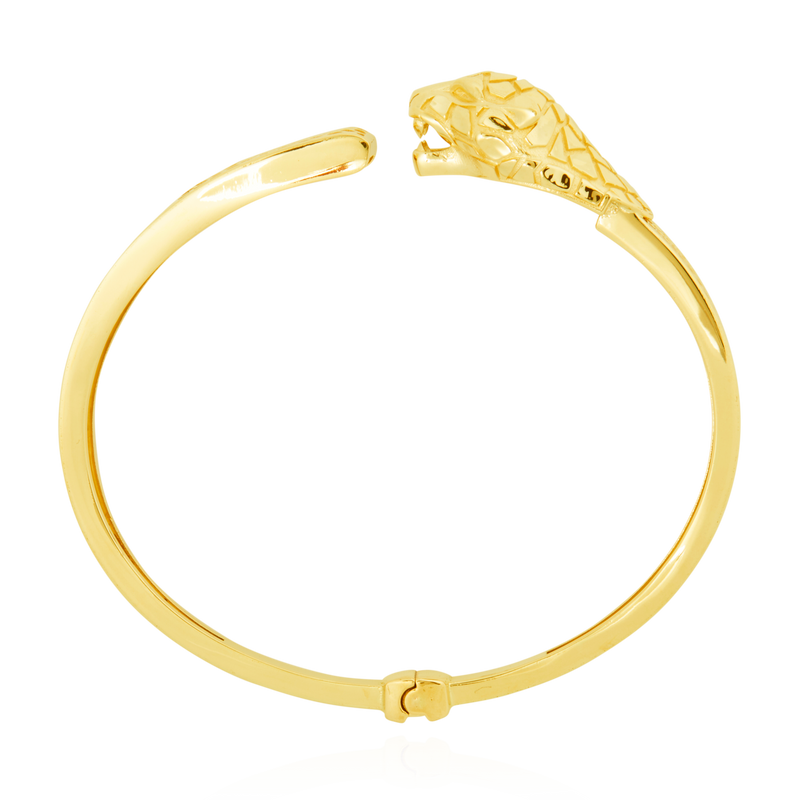 Jonc monté d’une panthère martelé, en Or Jaune 18 Carats - 750/000.  Qu'il soit classique ou fantaisiste, le bracelet saura sans conteste faire plaisir.  CARACTERISTIQUES :  Diamètre jonc (cm) : 6.00 Poids (gr) : 12.38 Matière : Or 18 Carats - 750/000 20096 