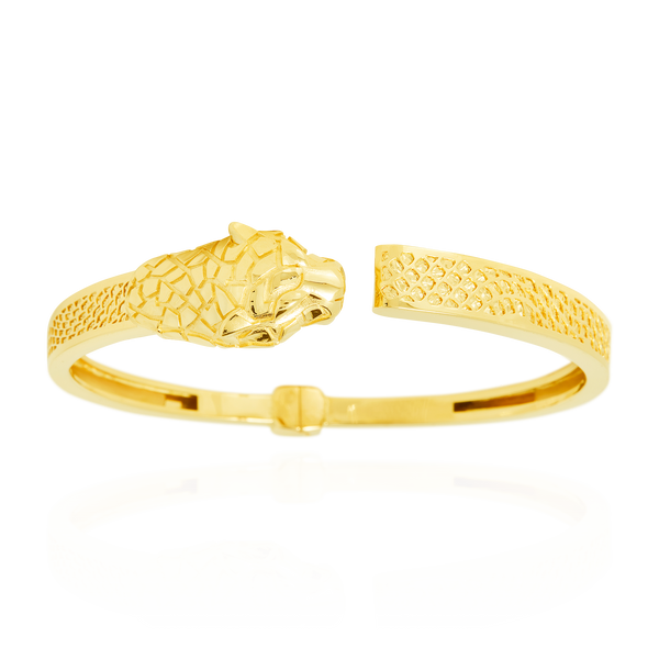 Jonc monté d’une panthère martelé, en Or Jaune 18 Carats - 750/000.  Qu'il soit classique ou fantaisiste, le bracelet saura sans conteste faire plaisir.  CARACTERISTIQUES :  Diamètre jonc (cm) : 6.00 Poids (gr) : 12.38 Matière : Or 18 Carats - 750/000 20096 