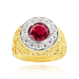 Chevalière ronde sertie d'un zirconium rouge, couronnée de zirconiums, en Or Jaune et Or Blanc 18 Carats- 750/000.  La chevalière est le bijou indémodable qui a su traverser les époques pouvant se transmettre de père en fils.   CARACTERISTIQUES :  Motif central (mm) : 16.11 Epaisseur (mm) : 3.44 Poids (gr) : 8.42      Matière : Or 18 Carats - 750/000 20190 