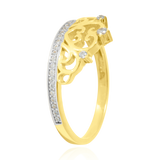 Bague couronne sertie de zirconiums, en Or Jaune 18 Carats - 750/000.  Cinq possibilités d'embellir vos doigts, portez une de nos bagues.   CARACTERISTIQUES :  Motif central (mm) : 10.20 Epaisseur (mm) : 2.73 Poids (gr) : 2.72      Matière : Or 18 Carats - 750/000 20249