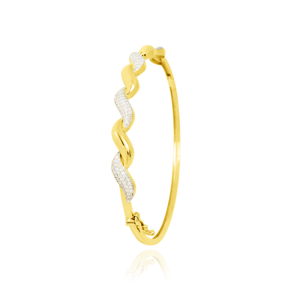 Jonc motifs vagues sertis de zirconiums, en Or Jaune et Or Blanc 18 Carats - 750/000.  Qu'il soit classique ou fantaisiste, le bracelet saura sans conteste faire plaisir.  CARACTERISTIQUES :  Diamètre jonc (cm) : 6.00 Poids (gr) : 8.68 Matière : Or 18 Carats - 750/000 20262 