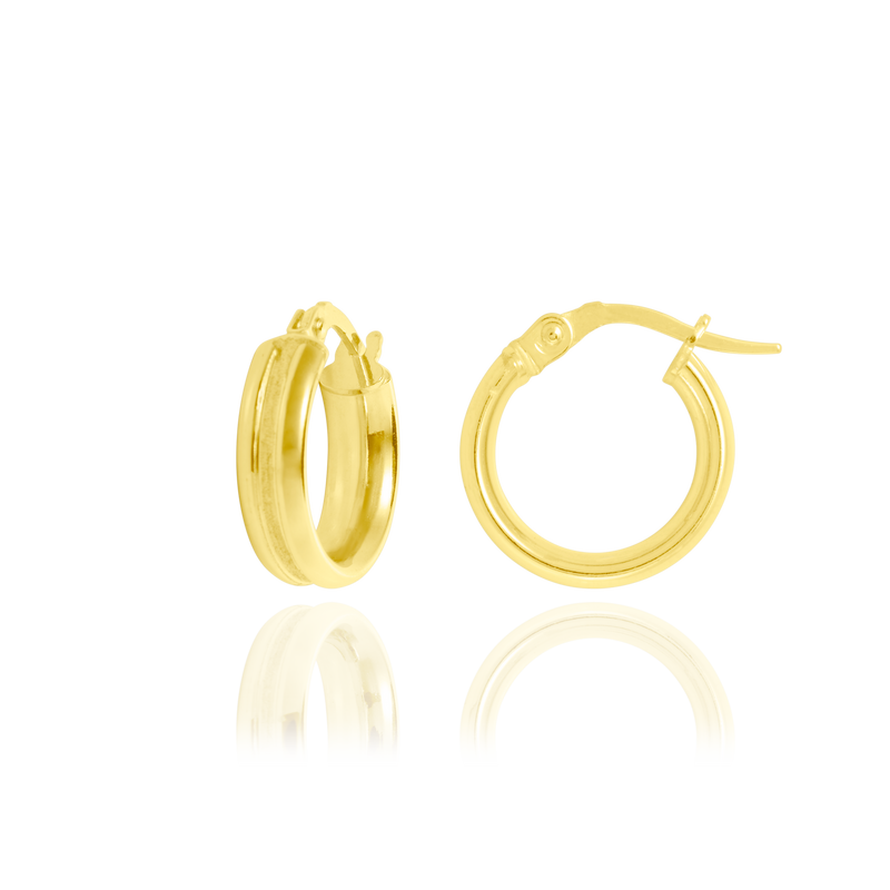 Boucles d'oreilles créoles bombées, lisses et mates en Or Jaune, 18 Carats - 750/000.  Les créoles, véritables accessoires de mode intemporels, ajoutent une touche d'élégance à n'importe quelle tenue.    CARACTERISTIQUES :  Diamètre (cm) : 1.00 Epaisseur (mm) : 4.00 Poids (gr) : 2.04 Matière : Or 18 Carats - 750/000 20272