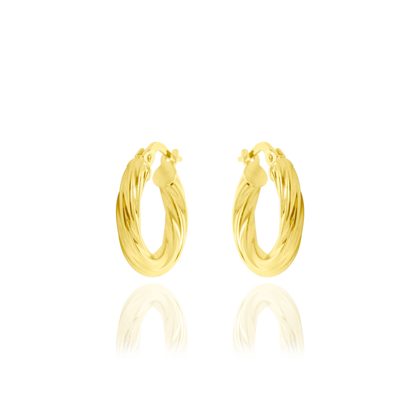 Boucles d'oreilles créoles torsadées, en Or Jaune 18 Carats - 750/000.  Les créoles, véritables accessoires de mode intemporels, ajoutent une touche d'élégance à n'importe quelle tenue.   CARACTERISTIQUES :  Diamètre (mm) : 000 Epaisseur (mm) : 000 Poids (gr) : 1.32  Matière : Or 18 Carats - 750/000 20274