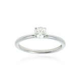 Solitaire, serti d'un diamant princesse, en Or Blanc 18 Carats- 750/000   CARACTERISTIQUES :   Largeur du corps (mm) : 1.90 Largeur motif (mm) : 4.67 Poids (gr) : 2.58 Nombre de diamant : 1 Carats : 0.400 Matière : Or 18 Carats - 750/000 20304