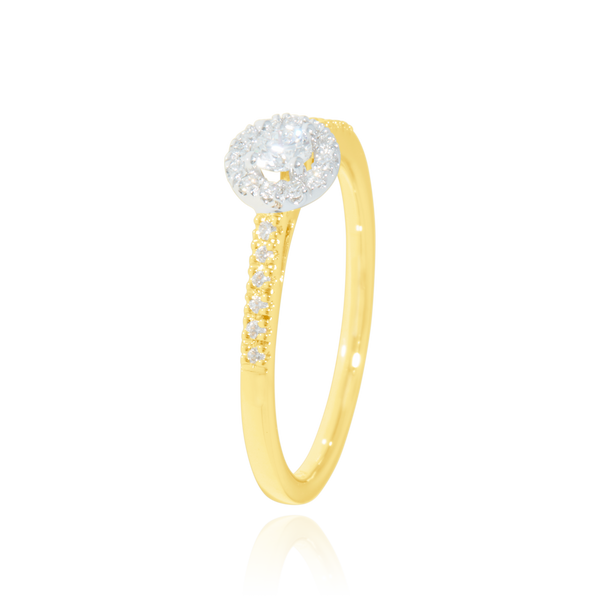 Solitaire, serti de diamants ronds, en Or Jaune et Or Blanc 18 Carats - 750/000   CARACTERISTIQUES :   Largeur du corps (mm) : 1.60 Largeur motif (mm) : 6.30 Poids (gr) : 3.76 Nombre de diamants : 25  -  Carats : 0.26 Matière : Or 18 Carats - 750/000 20368