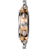 Réf: 35688/BTR19  HERBELIN propose une nouvelle génération Newport pour Dame. Munie d’un boîtier ( de 35mm) en acier et PVD or rose cette montre Michel HERBELIN est habillée d’un cadran muni d’un rehaut argent brossé circulaire.  L’alliance du PVD or rose et de l’acier apporte douceur à cette montre Newport Chrono, qui se caractérise par son allure sportive et raffinée. Avec son étanchéité de 100 mètres, soit 10 ATM dans notre bien aimée langue horlogère.