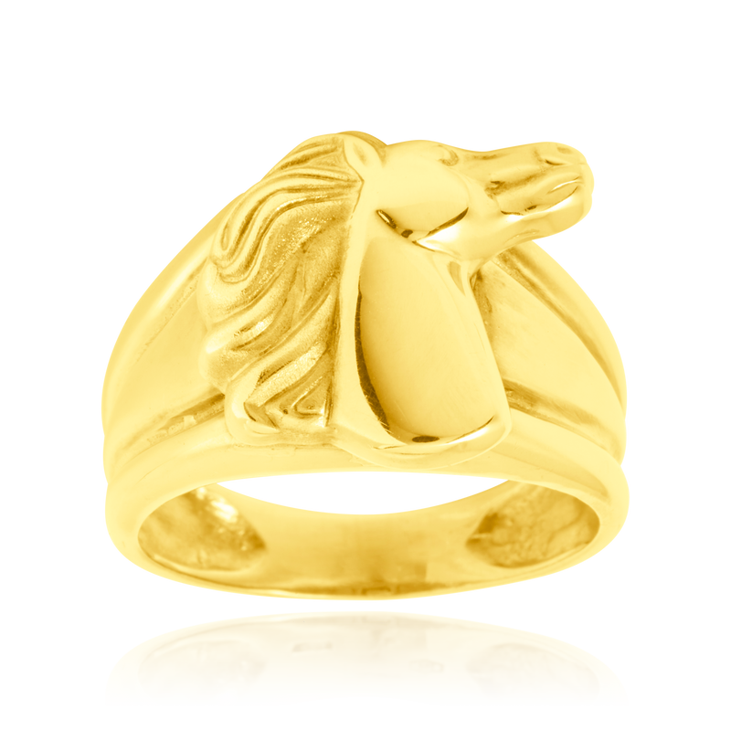 Chevalière, montée d'une tête de cheval 3D, en Or Jaune 18 Carats - 750/000.  La chevalière est le bijou indémodable qui a su traverser les époques pouvant se transmettre de père en fils.   CARACTERISITIQUES:   Largeur (mm) : 17.60 Poids (gr) : 13.10 Matière : Or 18 Carats - 750/000 5449 