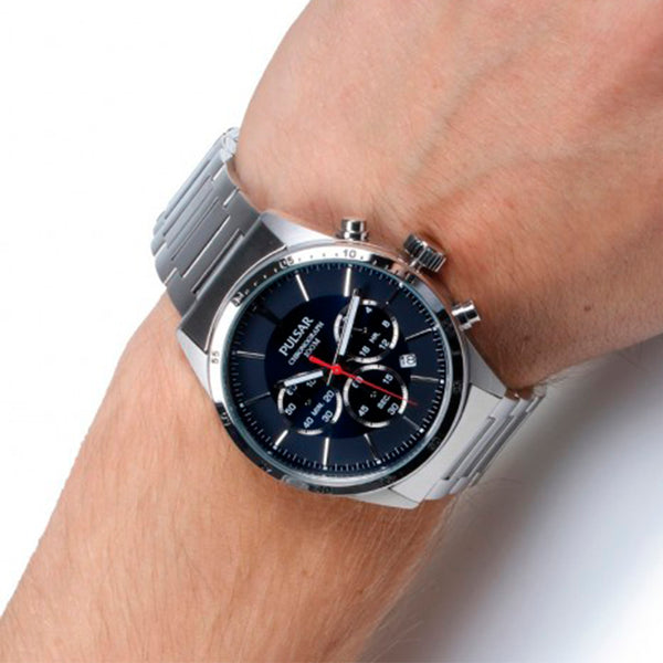 Montre chronographe à quartz analogique Pulsar pour homme avec cadran bleu et bracelet argenté PT3003X1 Matériaux : Acier inoxydable - Dimensions : 41,5 mm - Type de mouvement : Quartz - Verre : Minéral - - Spécifications : Chronographe